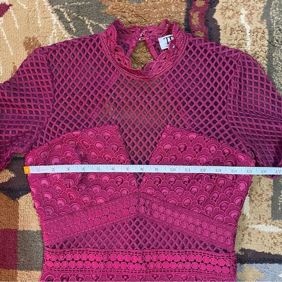 Red‎ Long Sleeve Mock Neck Sheath Dress - Picture 6 of 9